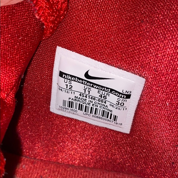 Nike Basketball Shoes - Picture 2 of 2